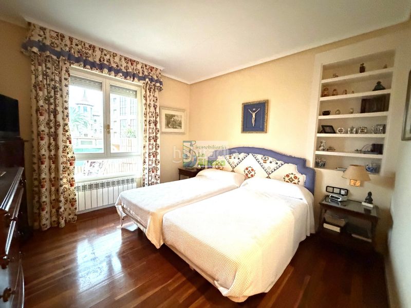 Foto 0807b3a2-1d4e-4fc8-9d19-ab4f42392475. Pis amb calefacció aparcament piscina a Brazomar Castro - Urdiales