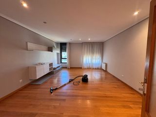 Location Appartement  Avenida doctor diego madrazo 22. Piso alquiler 3 habitaciones vacio