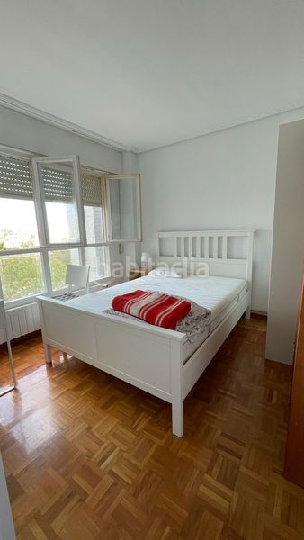 Foto 7069dd62-1d08-4bb9-aaac-79894d466e7f. Lloguer pis amb calefacció a Los Castros Santander