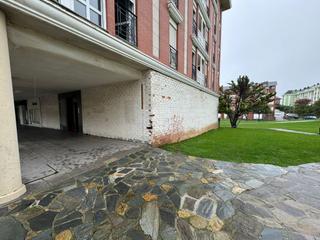 Locale commerciale in Avenida Doctor Diego Madrazo 12