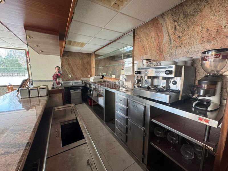 Foto 528ecaf8-cad4-4a7e-9856-adb32566f63e. Locale commerciale in grupo los pinares 3b in Los Castros Santander