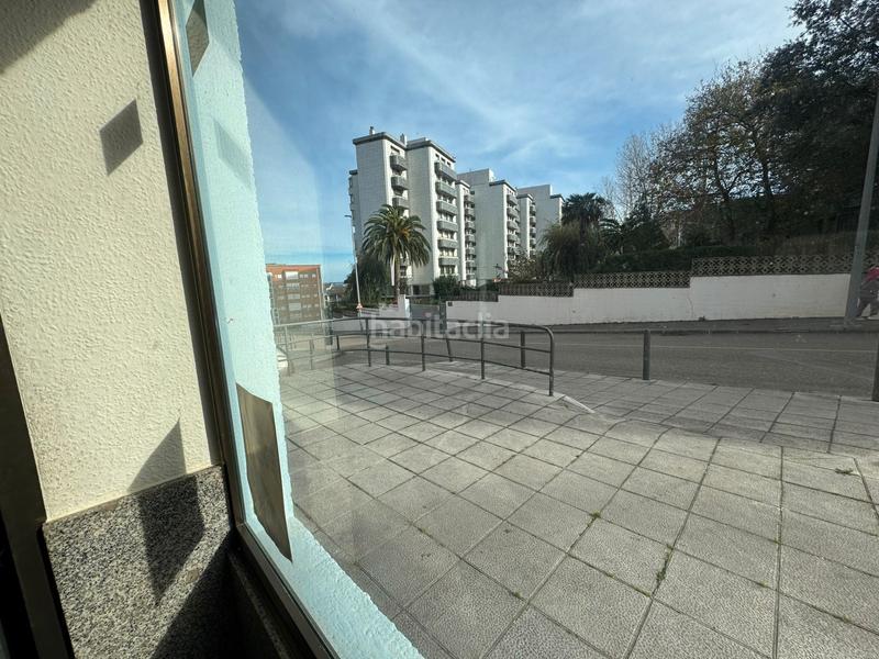 Foto ad78a6b1-0da8-4a80-82d0-eef5f410b9a0. Locale commerciale in grupo los pinares 3b in Los Castros Santander