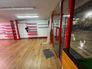Business premise en Calle pablo garnica 33a. Local en torrelavega