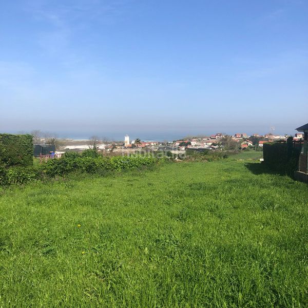 Foto f46e1b3a-71ba-4465-b585-c76f83cfa417. Terreno residencial en Cueto Santander