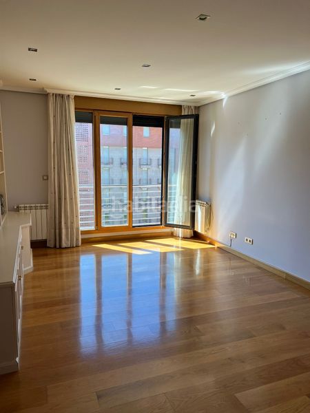 Foto 8fb87b48-7ae6-465b-a98f-7c7a15023698. Pis amb calefacció aparcament a Valdenoja Santander