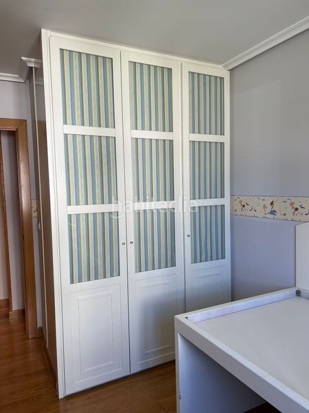 Foto e6c85136-070a-44de-9640-683b75e89c6a. Pis amb calefacció aparcament a Valdenoja Santander