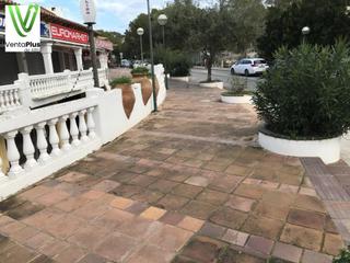 Local commercial dans Calle huguet d'es far 34. Venta de local comercial en costa de la calma
