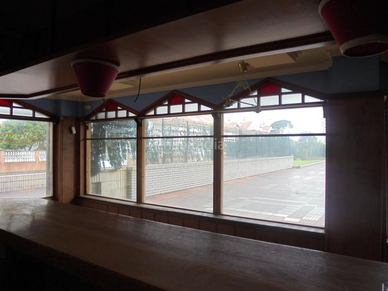 Foto 36805330-6a36-4e98-a2d9-8c93f6df8b8f. Local comercial a El Puntal Laredo