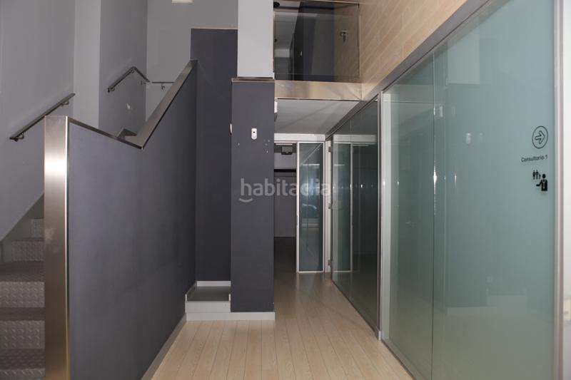 Foto b0470aee-df55-4735-bc53-f362138046cc. Local comercial a calle mies del valle 3 a Cuatro Caminos Santander