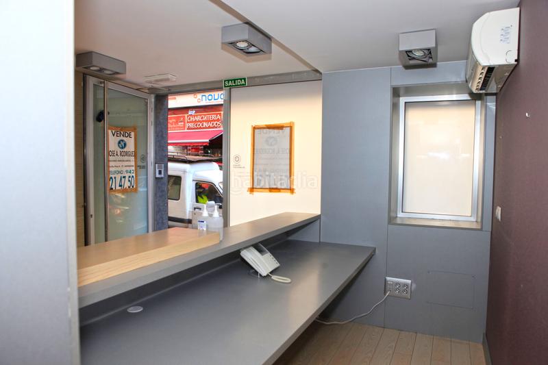 Foto b0ed5407-6770-47e4-afad-9d962bf11689. Local comercial a calle mies del valle 3 a Cuatro Caminos Santander