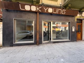 Local Comercial  Travesía valderrama. Local con cristalera y en buen estado por san fernando