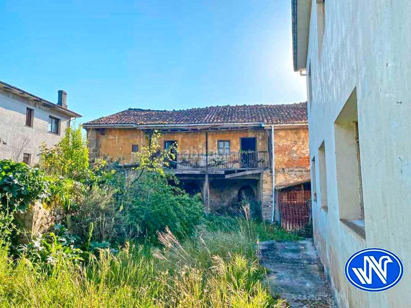 Foto aed238be-fe9f-4c64-935c-fa827b111a1a. Casa  individual con amplia parcela para reformar en Molledo