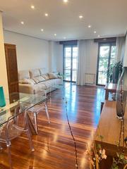 Miete Etagenwohnung in Calle jesús de monasterio 2. Piso en el centro de santander con ascensor y 3 dormitorios