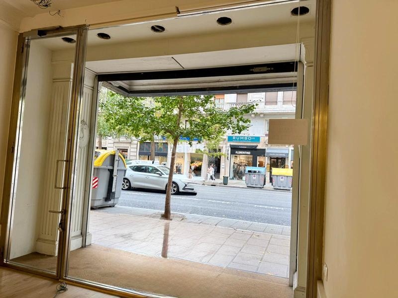 Foto 10f1b12c-c9ce-4290-b2a8-50f477974066. Lloguer local comercial a calle calvo sotelo 17 a Santander