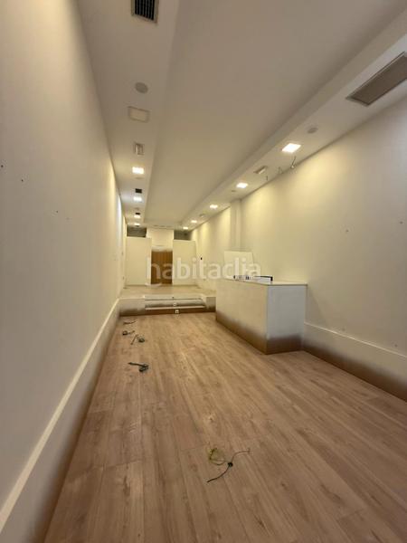 Foto b0f96d9c-3a8a-44be-8664-6e100e152623. Lloguer local comercial a calle calvo sotelo 17 a Santander