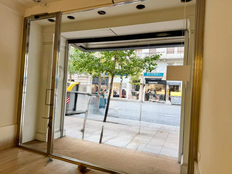 Foto b16850df-2681-425f-9183-a082800a115d. Lloguer local comercial a calle calvo sotelo 17 a Santander