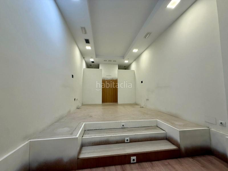 Foto d6caad38-cea1-4fcf-af68-14e1d2a75b30. Lloguer local comercial a calle calvo sotelo 17 a Santander