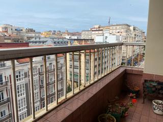 Appartement à Calle calderón de la barca 16. Amplio piso en el centro de santander con ascensor