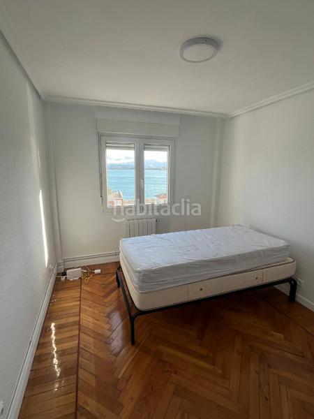 Foto 310945b0-a7f0-491c-9e20-8b54a4ef7ee3. Alquiler piso en calle antonio lópez 52 piso en el centro con preciosas vistas al mar en Santander