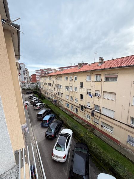 Foto 5b3a43f1-8e00-4628-baba-403c73bfc5e9. Pis a calle portugal 1 a Cuatro Caminos Santander