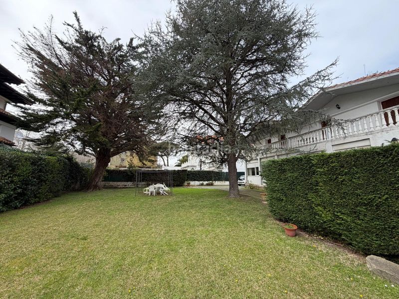 Foto 7f4bf71c-2f7c-4ea1-851f-5dc953857748. Casa amb calefacció aparcament a El Sardinero Santander