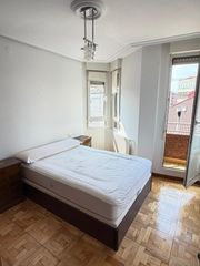 Rent Apartment in Calle floranes 8. Apartamento con ascensor en el centro de santander