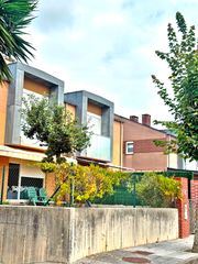Casa  Barrio el monte. Chalet en boo de pielagos en buen estado amplio y próximo a sant