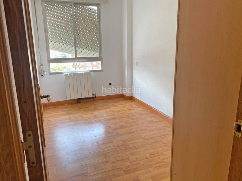 Foto 0d25fe3c-7d7b-4591-887f-acfa03028642. Piso en pleno centro en un edificio con ascensor con terraza y salón amplio en Torrelavega