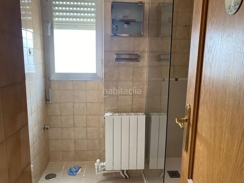 Foto 1564c34b-39ff-4a25-9a2c-0fe112a19e96. Piso en pleno centro en un edificio con ascensor con terraza y salón amplio en Torrelavega