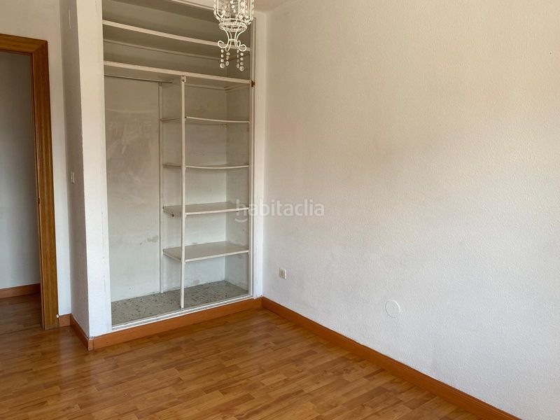 Foto 4088a5cb-ffba-43f2-a4f5-511d3c4d2604. Piso en pleno centro en un edificio con ascensor con terraza y salón amplio en Torrelavega