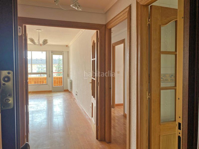 Foto 4de9df68-3d3d-4cd6-bbbb-388dd2fd0803. Piso en pleno centro en un edificio con ascensor con terraza y salón amplio en Torrelavega