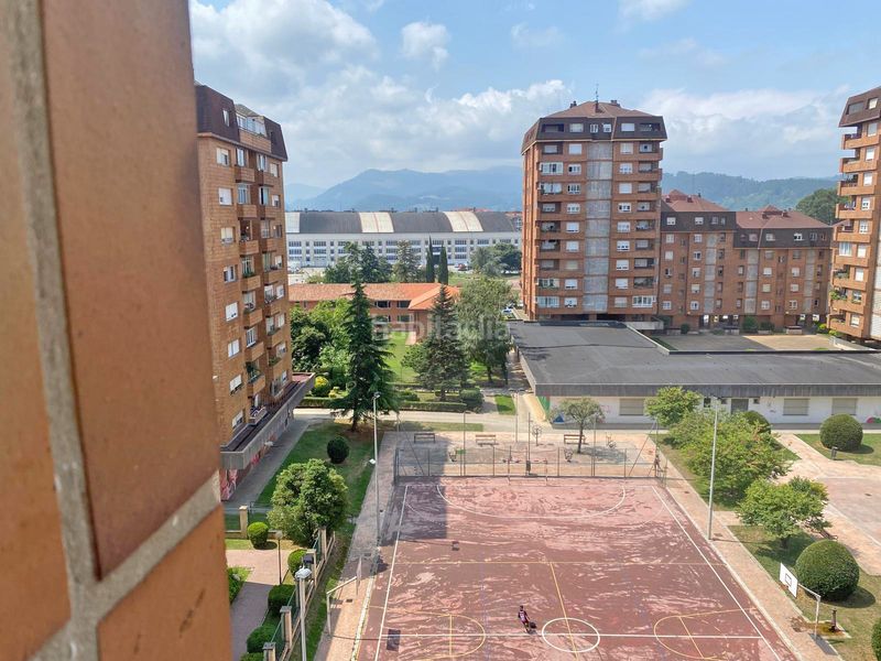 Foto 72779ae7-0d30-439a-9a34-72dde9e6c83e. Piso en pleno centro en un edificio con ascensor con terraza y salón amplio en Torrelavega