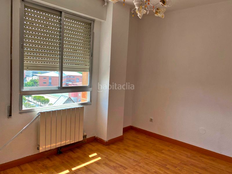 Foto 9bfadde1-9a3e-4b99-a7b1-2e6465342875. Piso en pleno centro en un edificio con ascensor con terraza y salón amplio en Torrelavega