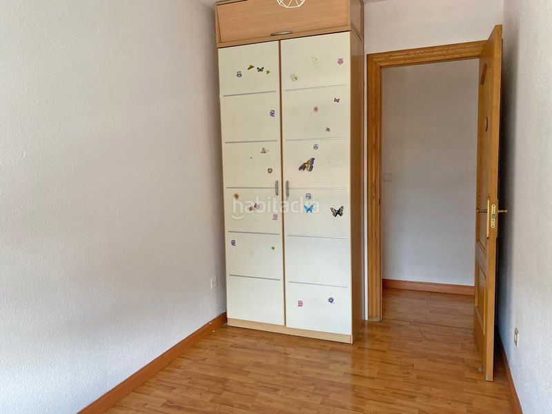 Foto b39c96fc-c36b-42a6-a541-85ac751a6e7e. Piso en pleno centro en un edificio con ascensor con terraza y salón amplio en Torrelavega