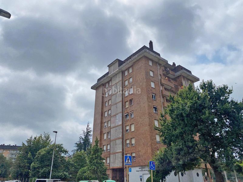 Foto d442893a-1093-4598-8b7b-8951aae12cde. Piso en pleno centro en un edificio con ascensor con terraza y salón amplio en Torrelavega