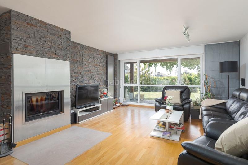 Foto 4e299352-4cf0-4640-8c02-d4f731989496. Semi detached house with heating parking pool in Iza