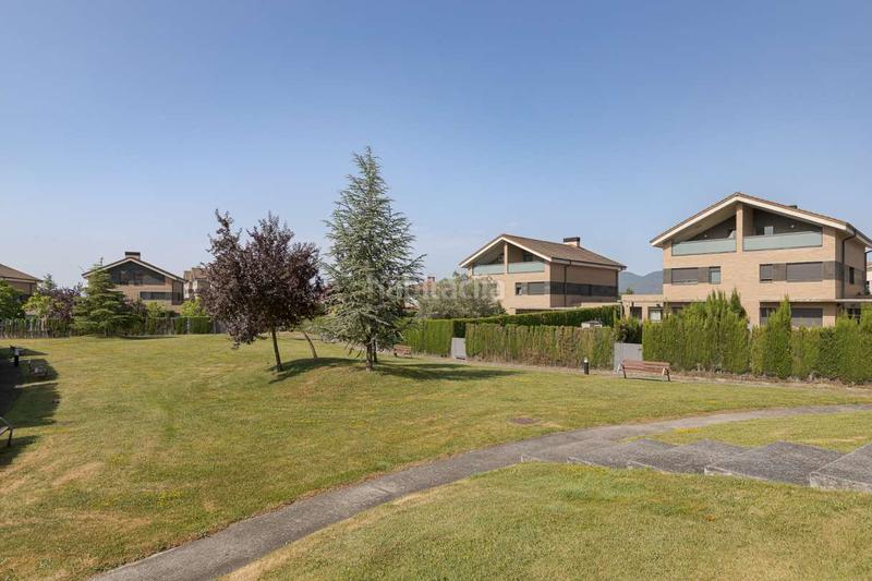 Foto 6d03f8fa-16bd-479c-ae54-f29a275935ed. Semi detached house with heating parking pool in Iza