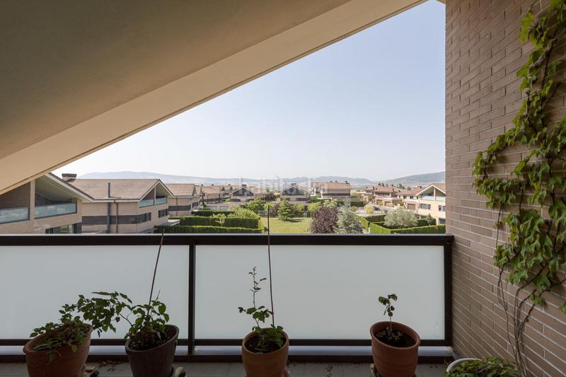 Foto 77257b04-b8f9-41e2-bec4-c917913e98a6. Semi detached house with heating parking pool in Iza