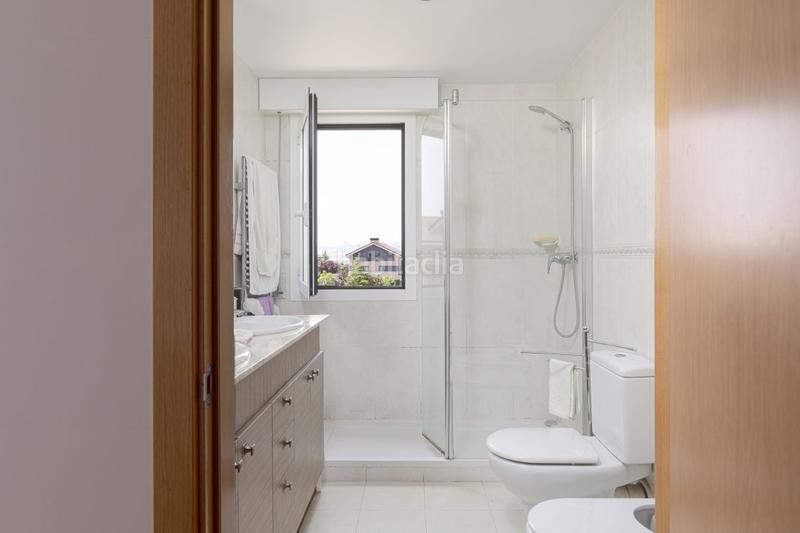 Foto d7730d09-826a-4918-9b82-dd7645ec0c30. Semi detached house with heating parking pool in Iza