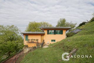 Casa a Pasaia. Casa individual con enorme parcela