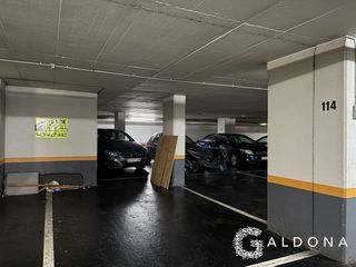 Aparcament cotxe  Donibane garazi kalea. Venta raya de garaje en ondarreta osinalde