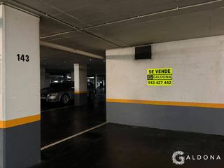 Autoparkplatz  Donibane garazi kalea. Raya de garaje en osinalde