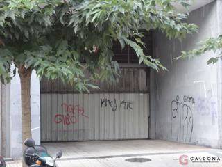 Car parking in Xalbador Bertsolariaren Kalea