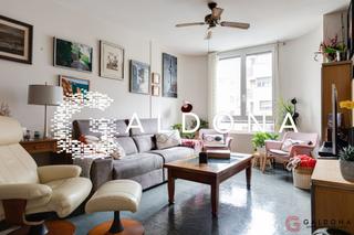 Pis  Kolon pasealekua. Bonita vivienda recientemente reformada en gros