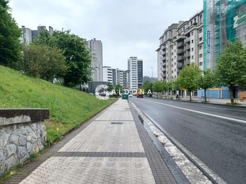 Foto bc2f2942-9db8-4b88-a1a4-439868734047. Autoparkplatz in Ibaeta Donostia - San Sebastián