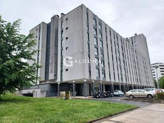 Aparcament cotxe  Zarautz kalea. Raya de garaje en calle zarautz, frente al hotel antic  loreael
