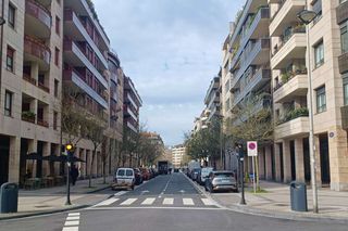 Lloguer Aparcament cotxe  Antonio arzak kalea/zarautz kalea. Raya de garaje en primer edificio de bentaberri