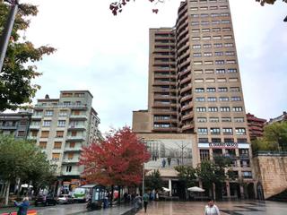 Edifici  Untzaga plaza. Se venden tres plantas en la torre untzaga de eibar