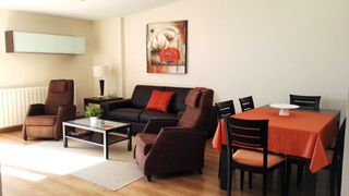Etagenwohnung in Cintruénigo. Apartamento con terraza, garaje y trastero en cintruénigo  navar