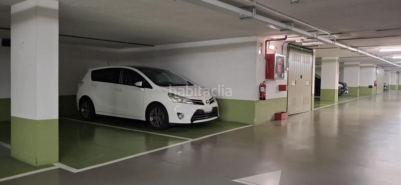 Foto 209683dc-b6fa-434d-b0fc-6d3dd6938cf7. Alquiler parking coche raya de garaje en primer edificio de benta berri en Donostia - San Sebastián